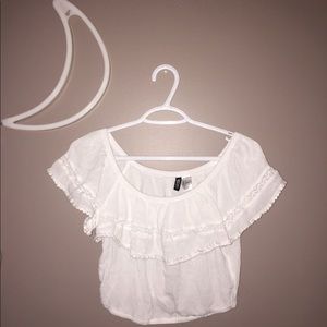 NWOT CUTE WHITE RUFFLED CROP TOP